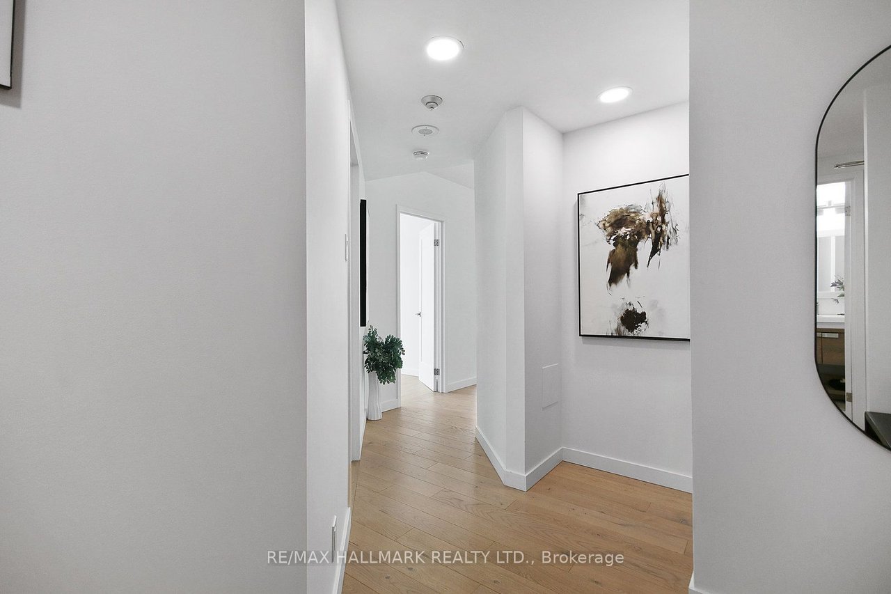 77 Harbour Sq