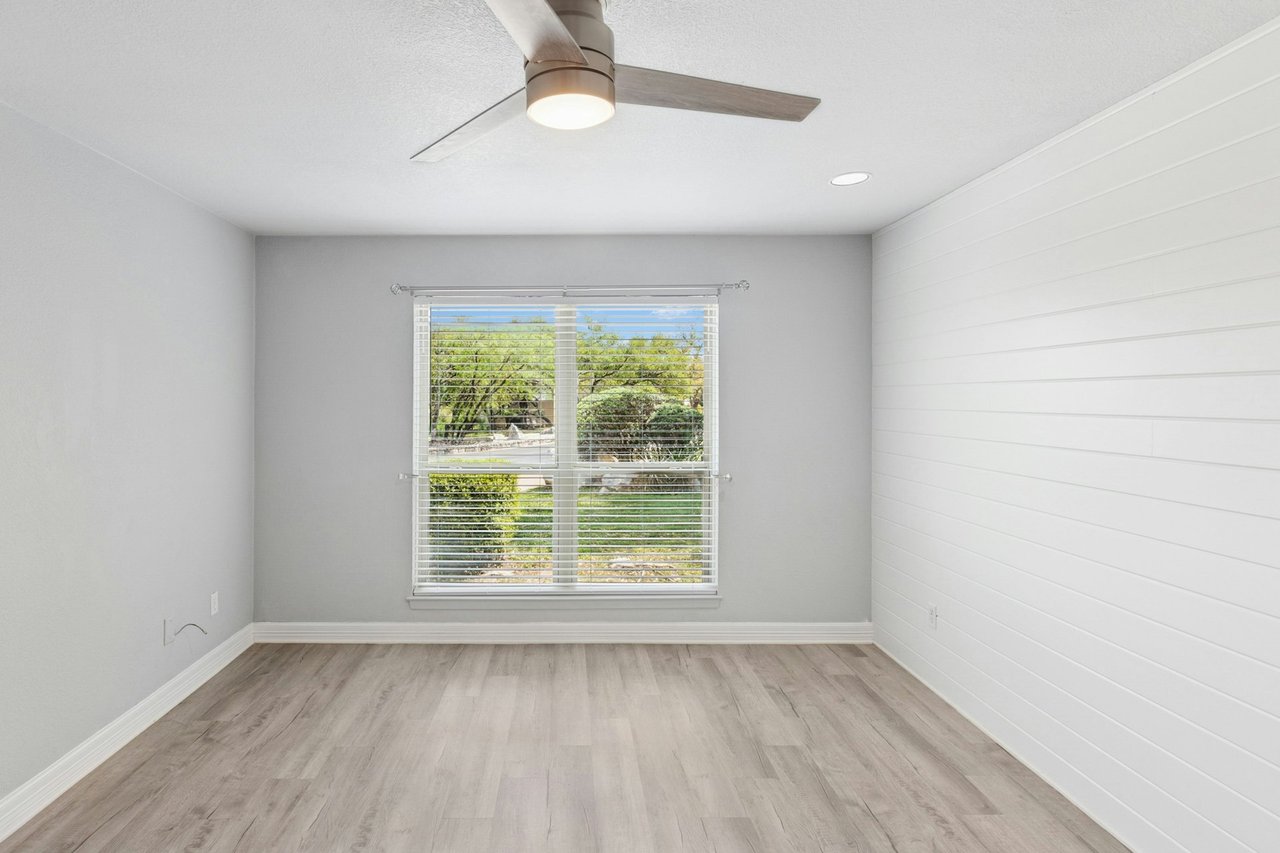 Horseshoe Bay Condo Just Listed!