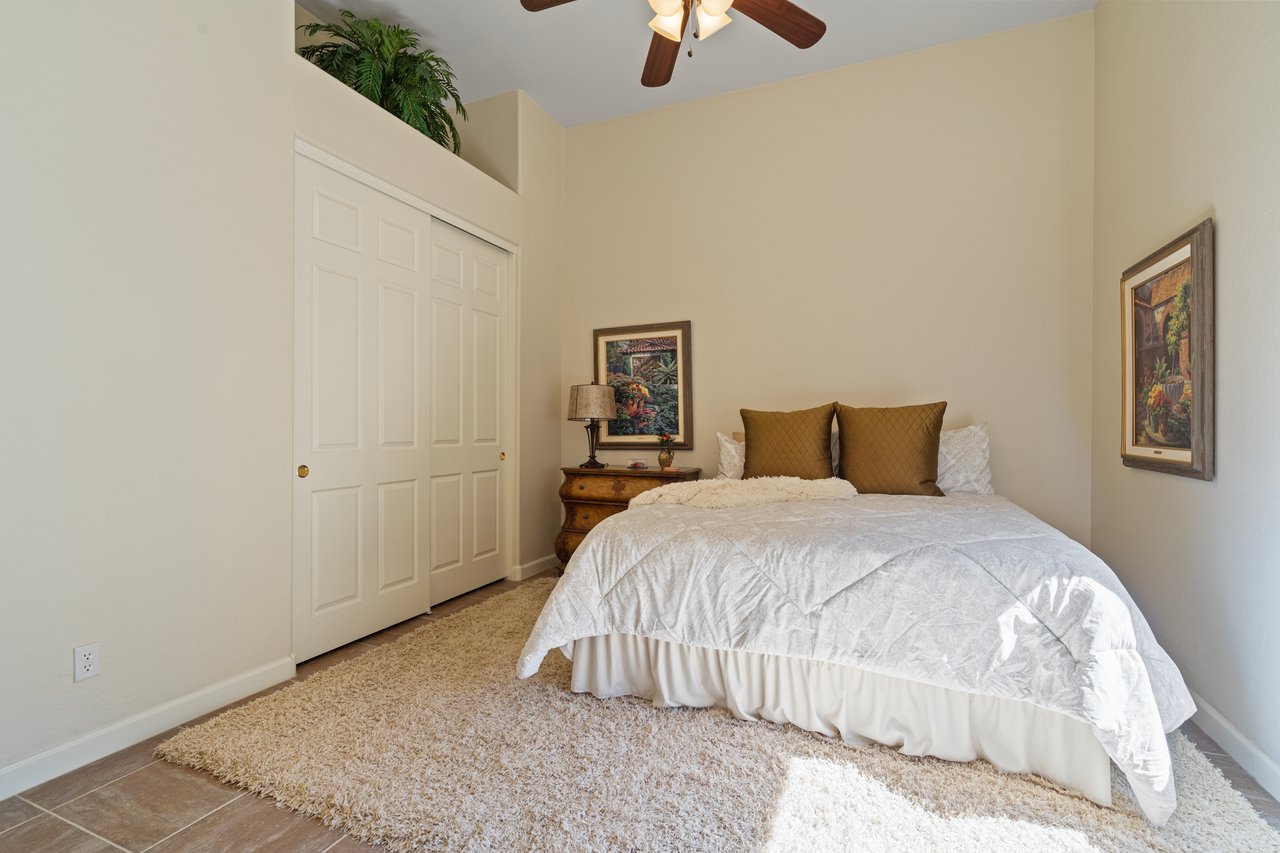 9812 E ROADRUNNER Drive