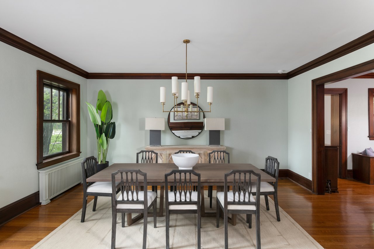 212 Sheridan Rd