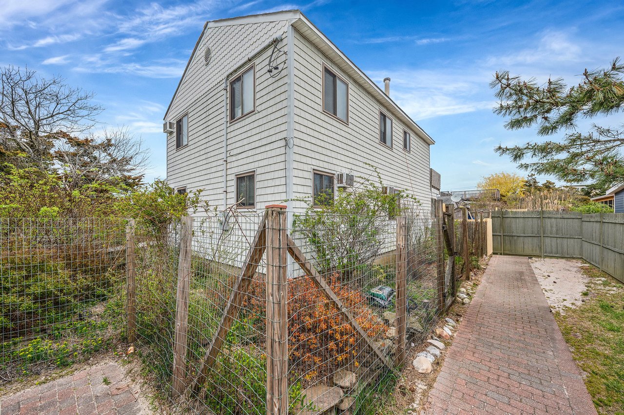83 E Lighthouse Walk