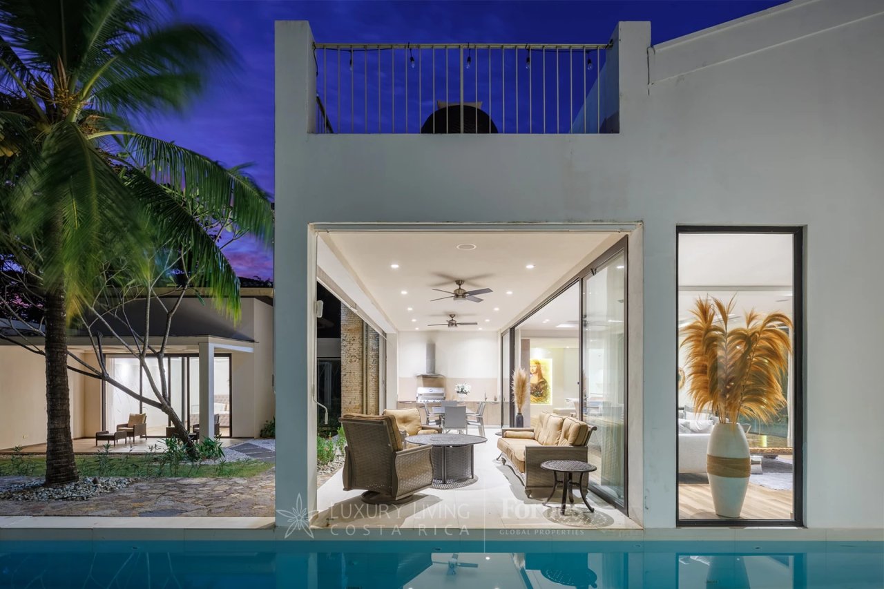 20166 - Paradise Estate: 4-Bedroom Villa with Spa & Pool in Pinilla