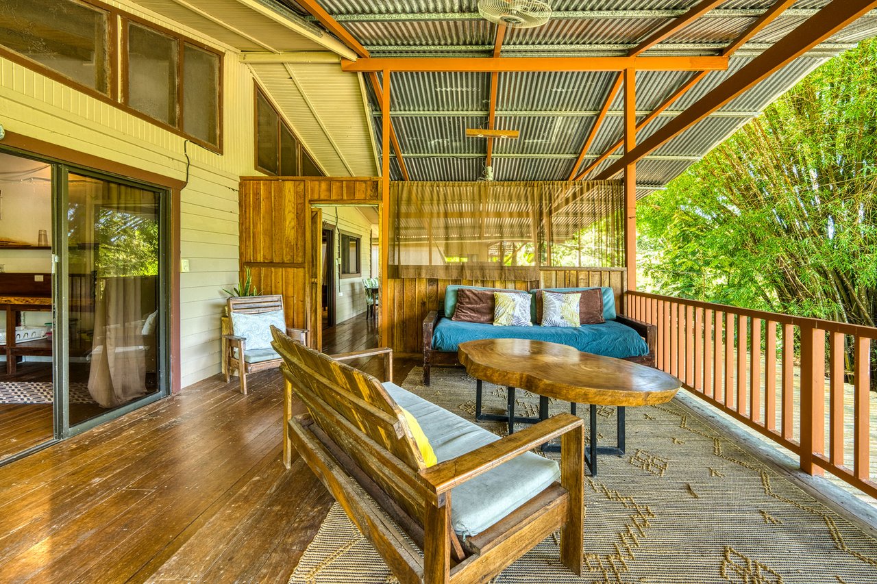 DOMINICAL HOTEL OR RETREAT WITH 11 RENTALS PLUS OWNER’S HOME