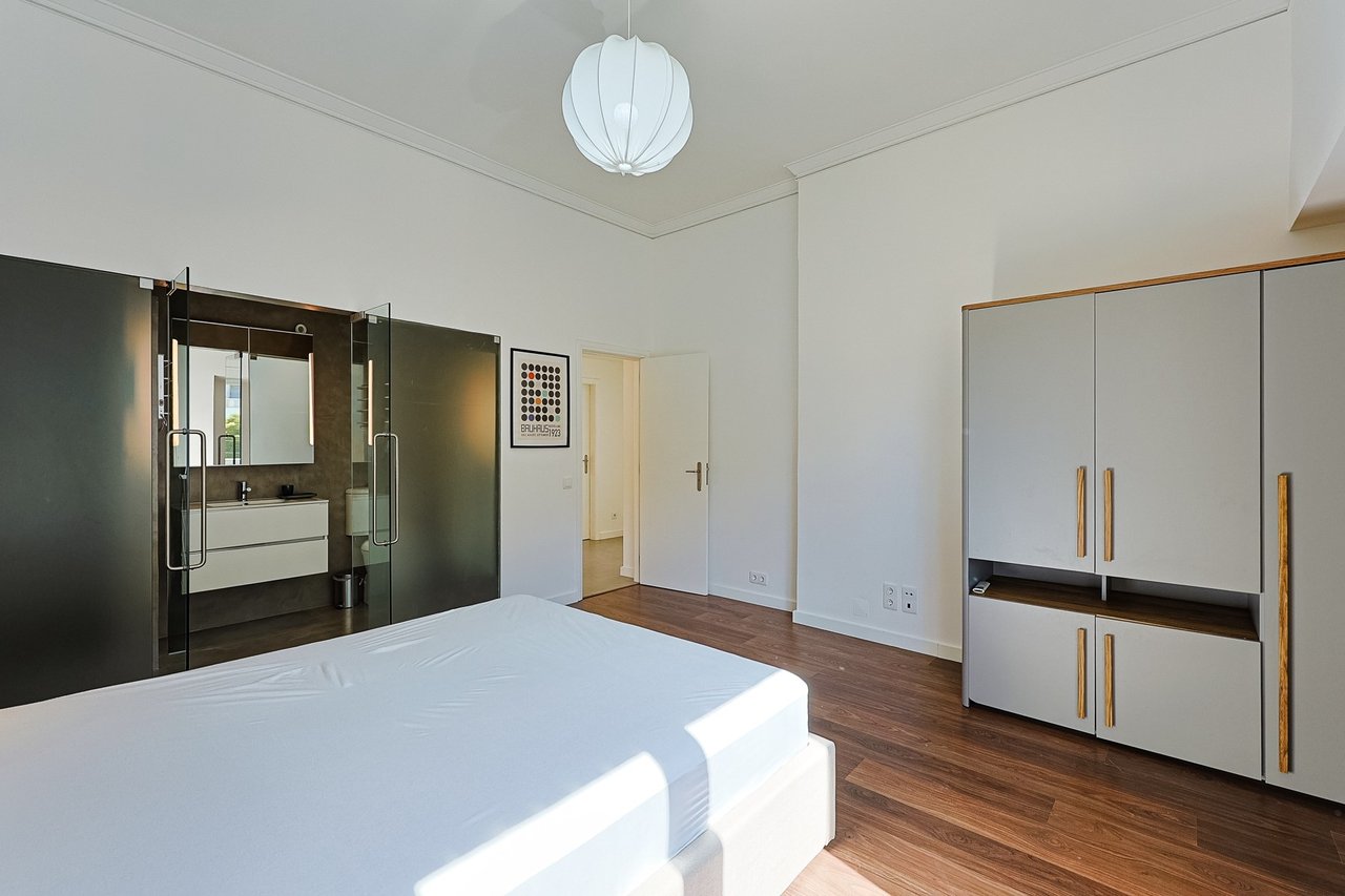 Stylish Renovated 5-Bedroom Villa with Pool in Monte Estoril’s Prestigious Avenida de Portugal