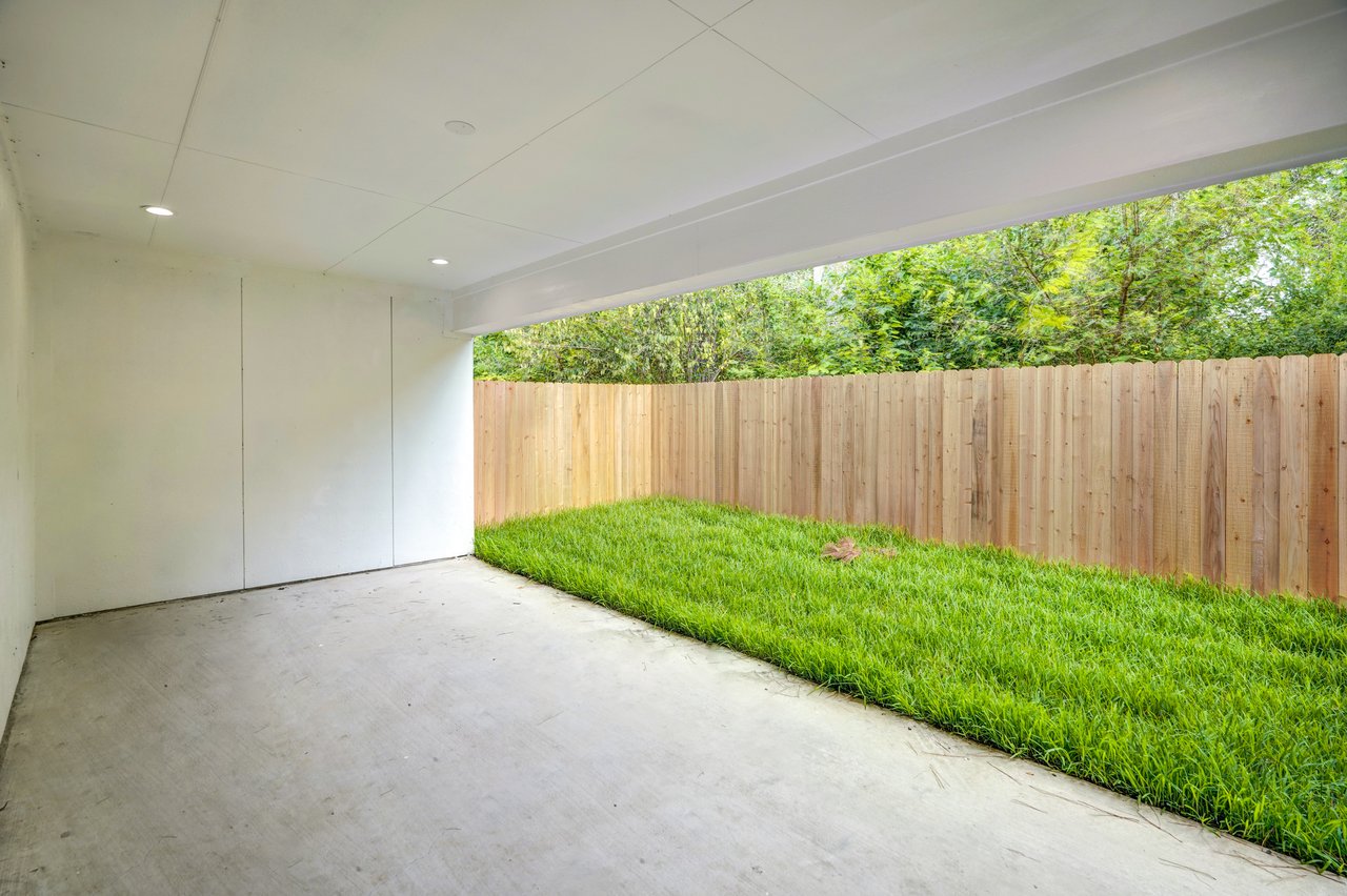 Covered Patio of Creekmont homp