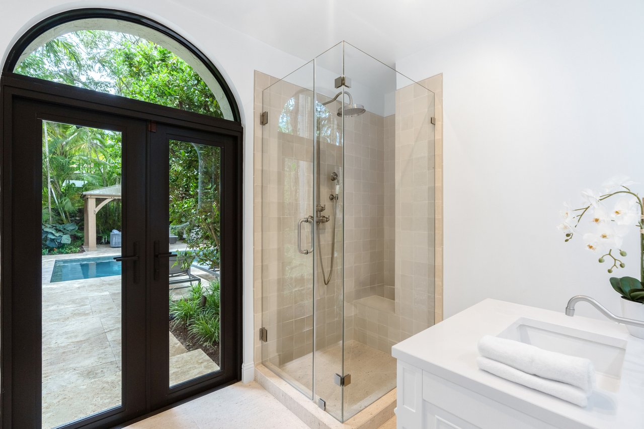 3700 Hibiscus Street "Casa Mamey"