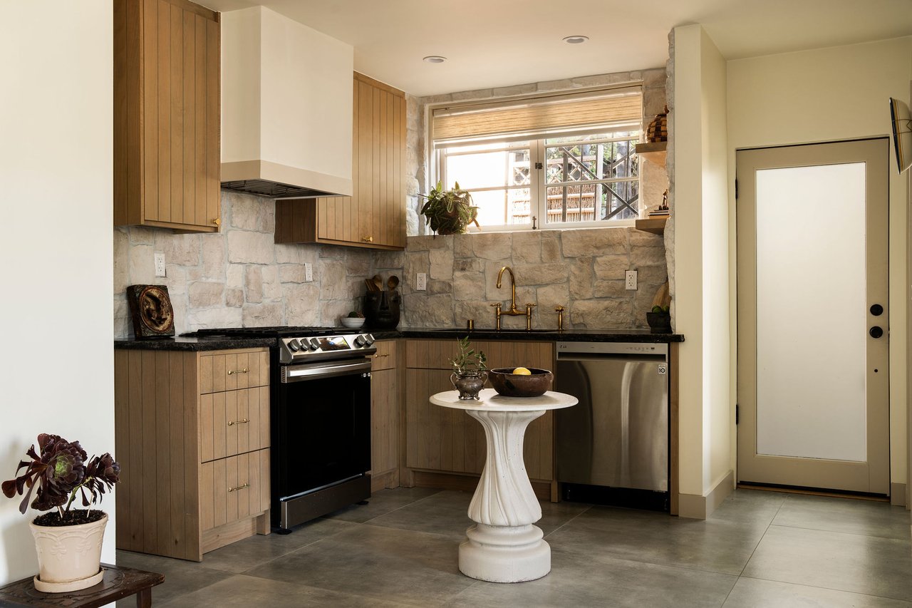 Vacant Trophy Silverlake Triplex With Reservoir Views