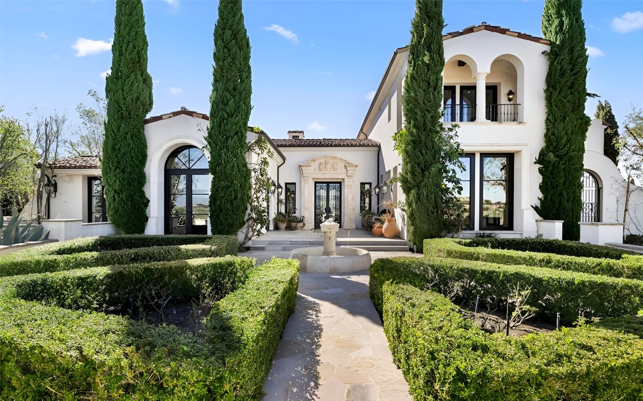 Listing 20 Black Falcon in Shady Canyon