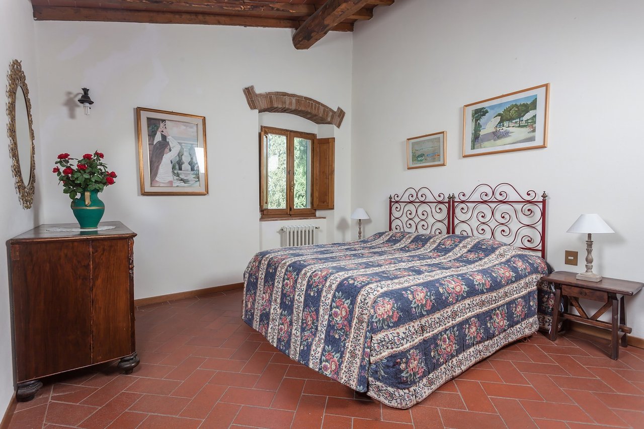 High End Country Villa With Apartments