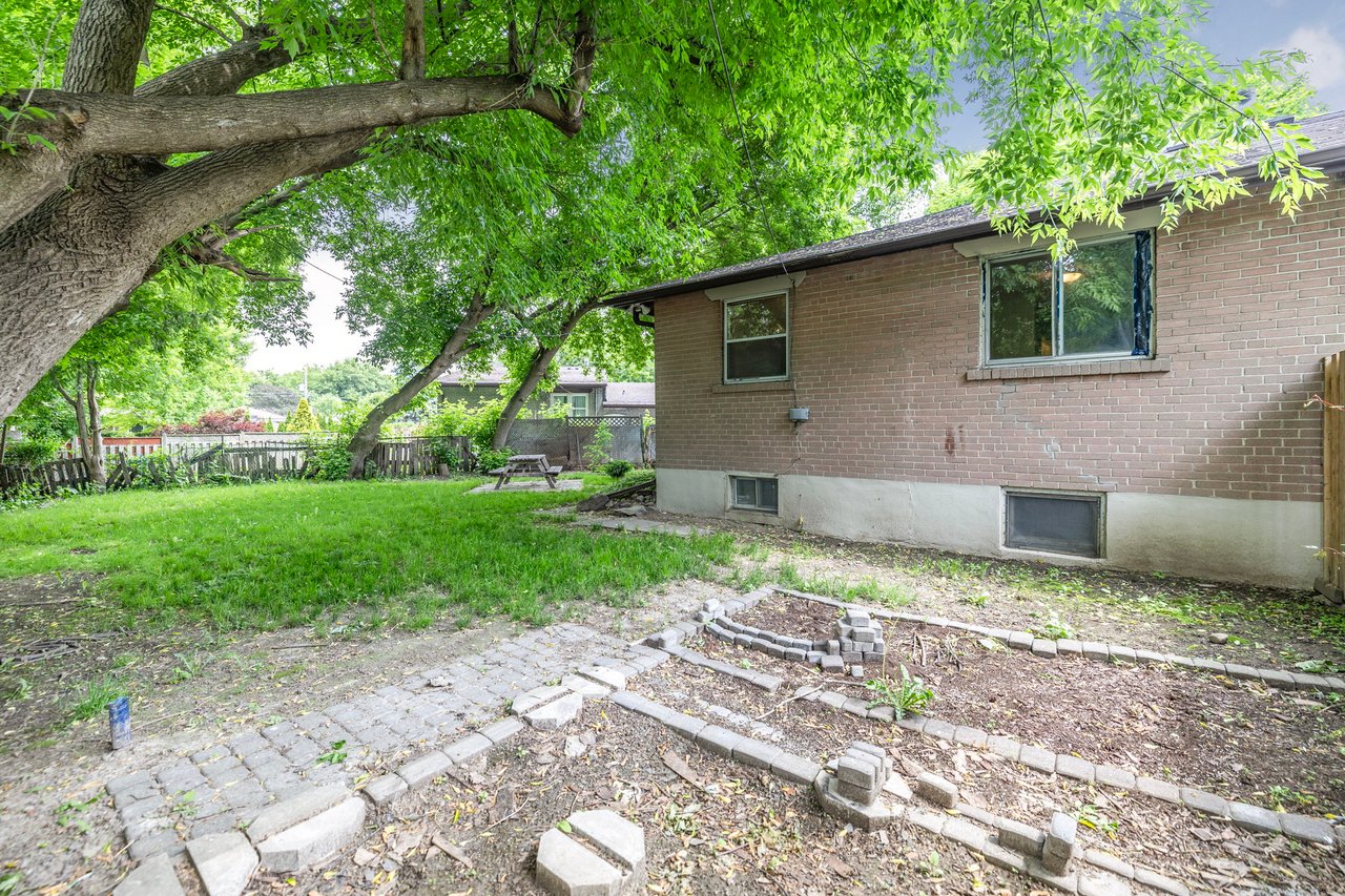 69 Marlin Crt, Newmarket