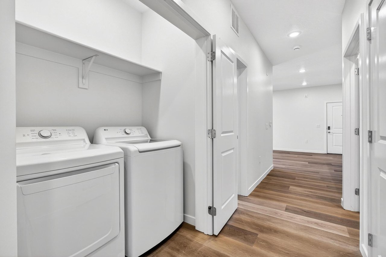 983 W State St A-104