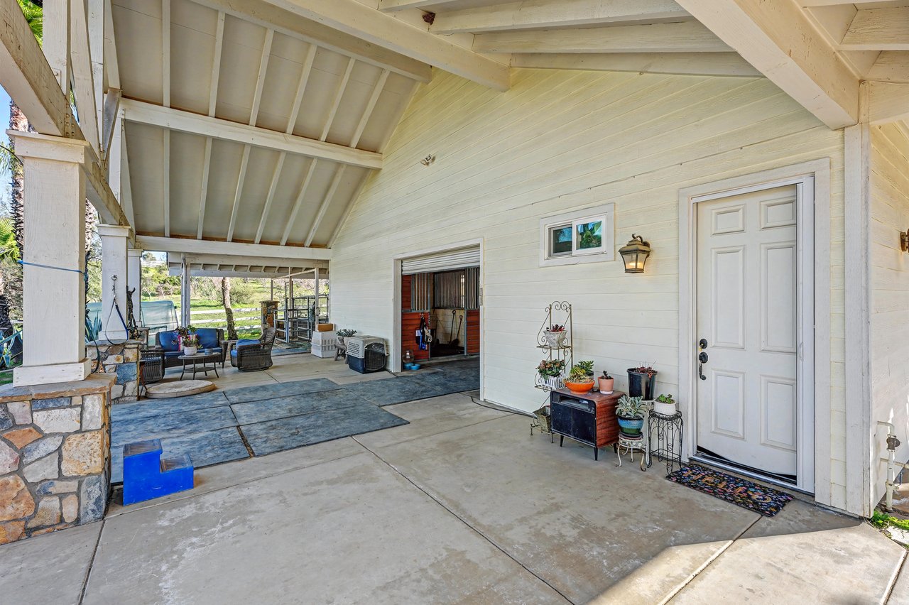 40801 Avenida La Cresta