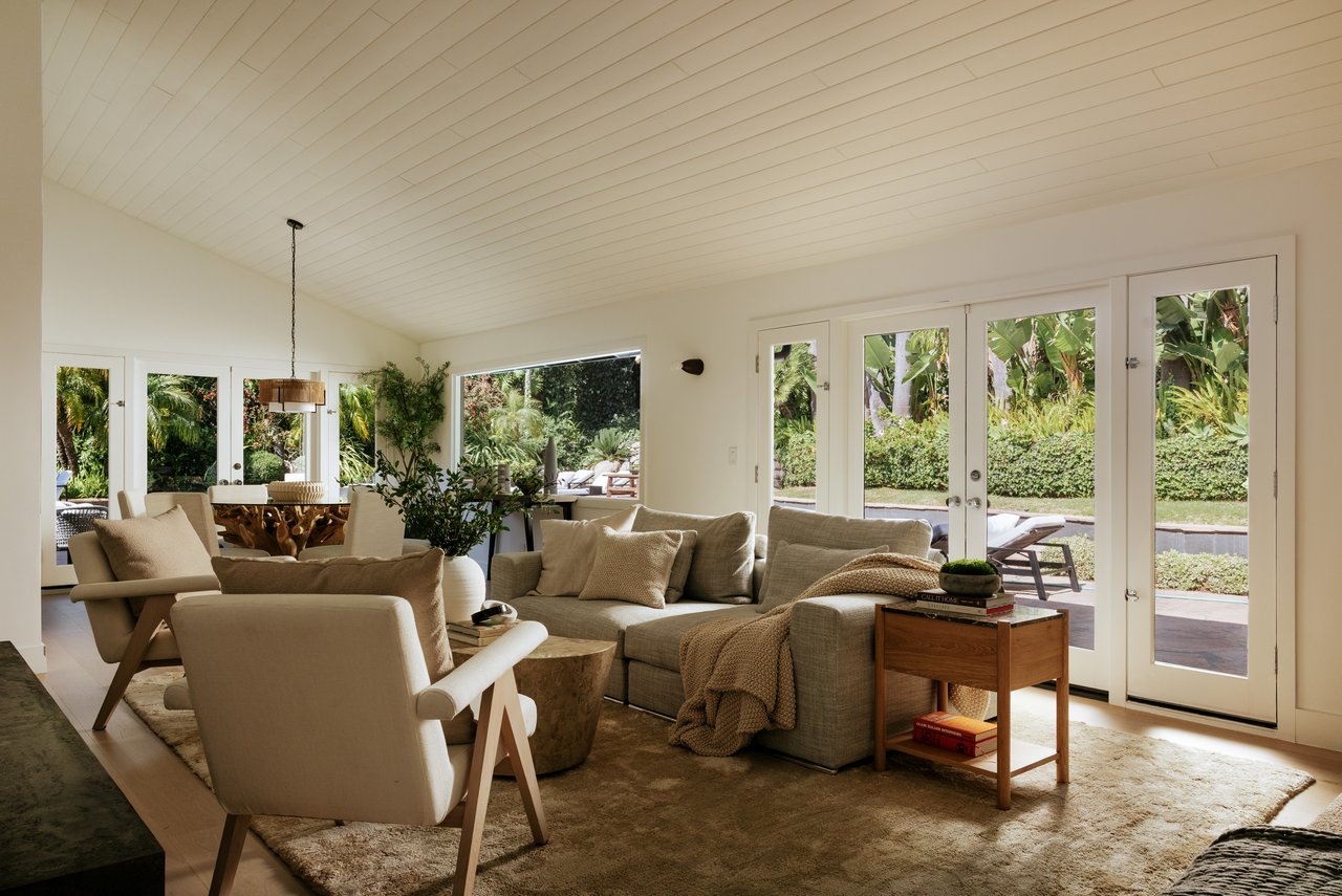 1744 N Doheny Dr