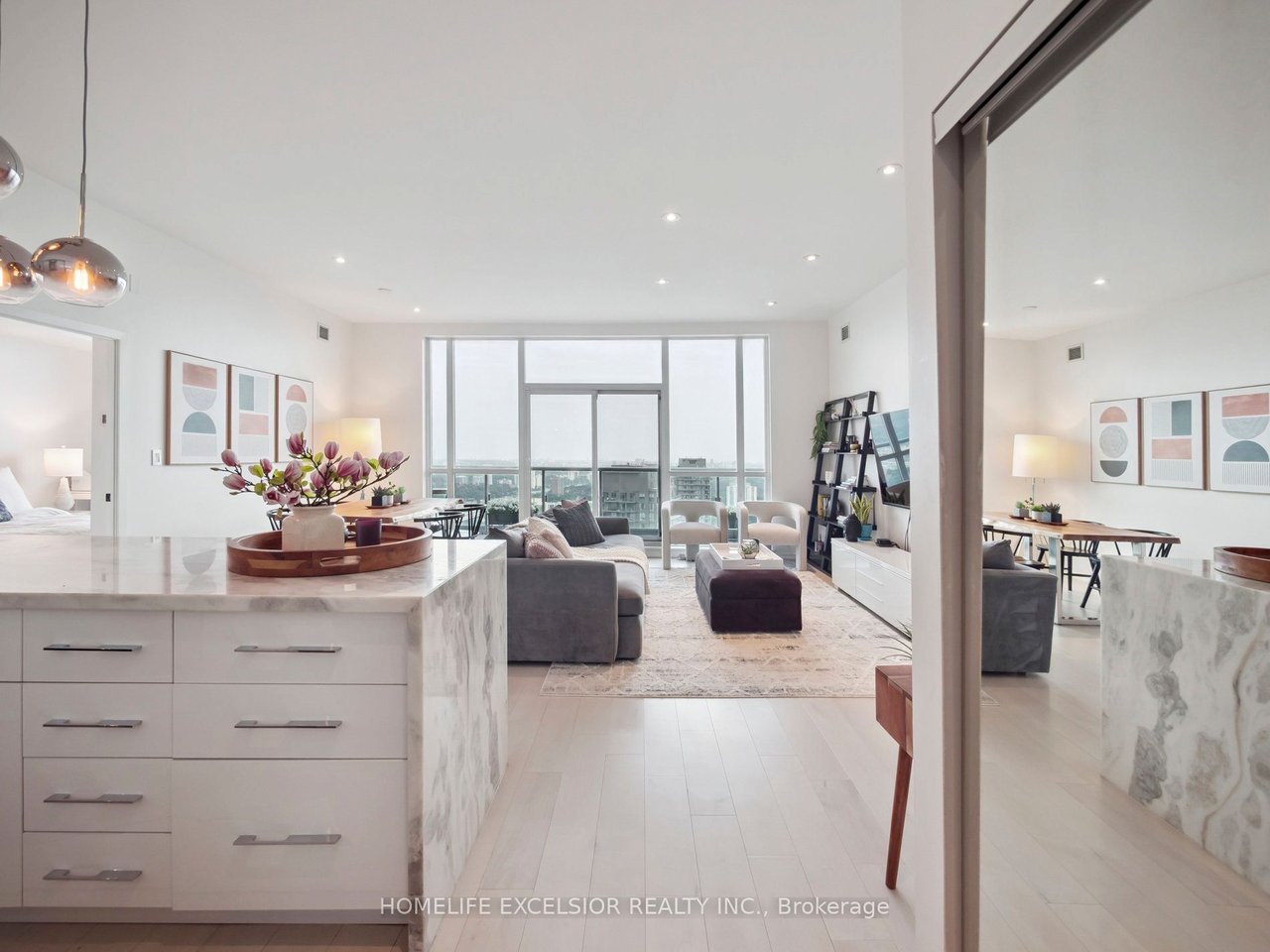 PENTHOUSE IN EMERALD CITY 