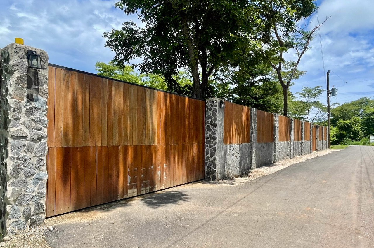 Tropical Villas Estate: A Unique Opportunity with 4 Private Villas