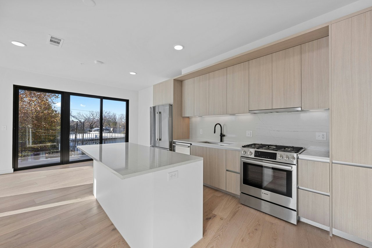 2209 S. 1st St. #221 - OneOak 