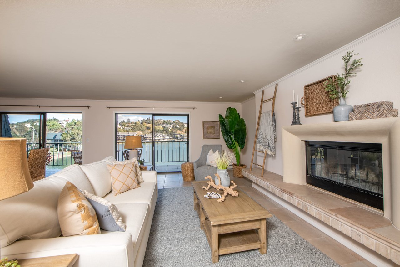 28 Greenwood Bay Dr