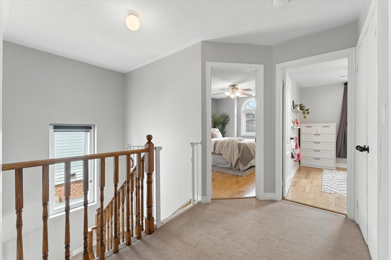 151 Mowat Cres