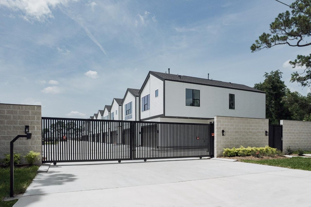 Ocean Estates gated community in Houston, TX