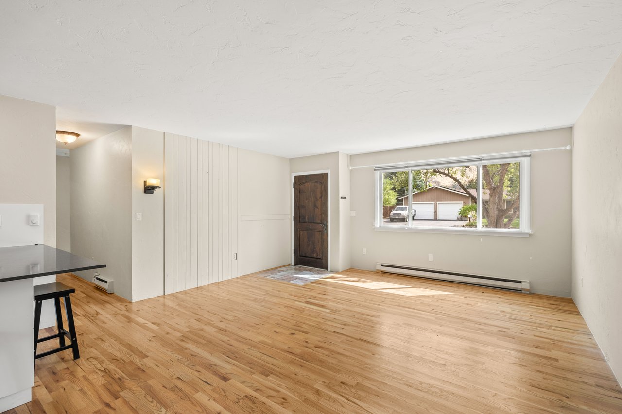 Spacious Mid-Valley Residence Near Crown Mountain Park