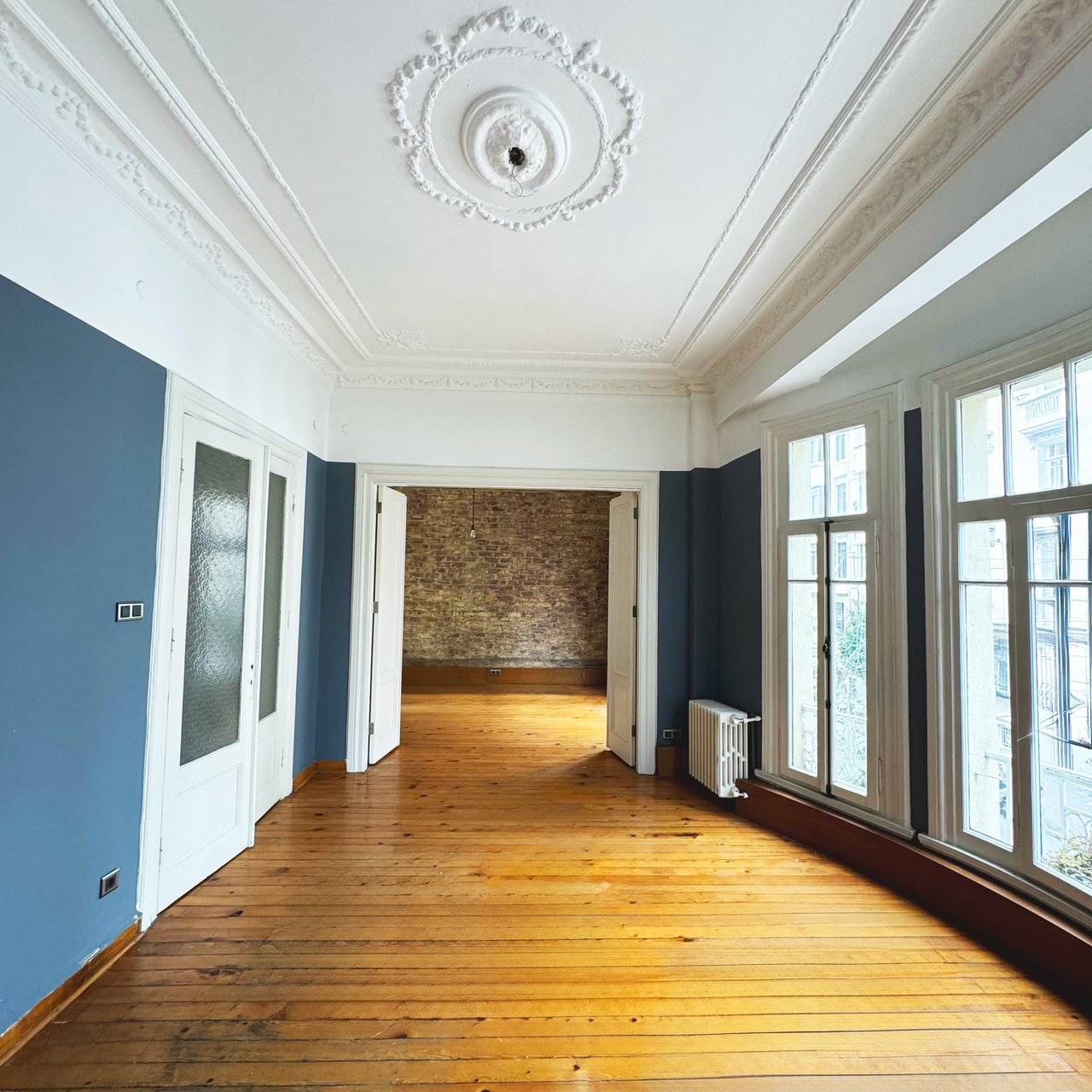 A 3+2 Cihangir flat in a Historical Apartment in Istanbul
