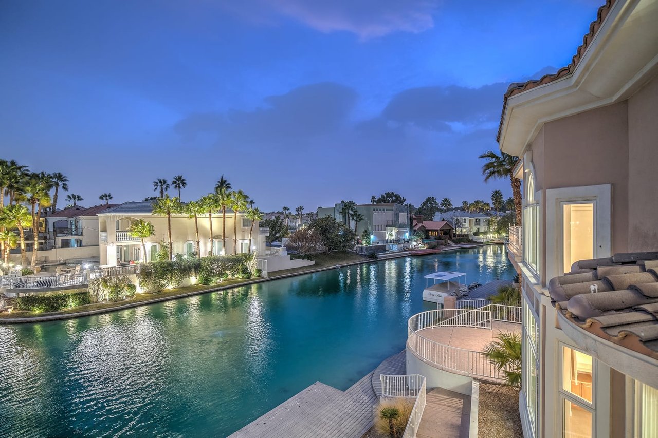 Lakes Estates