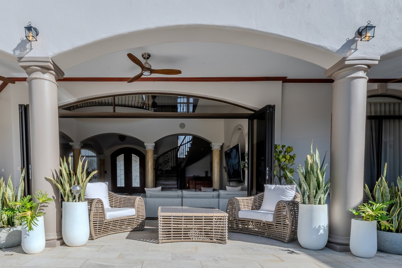 Luxury Home with Pool, Bar Area & Resort-Level Amenities | 5br, 4ba in Perez Zeledon 