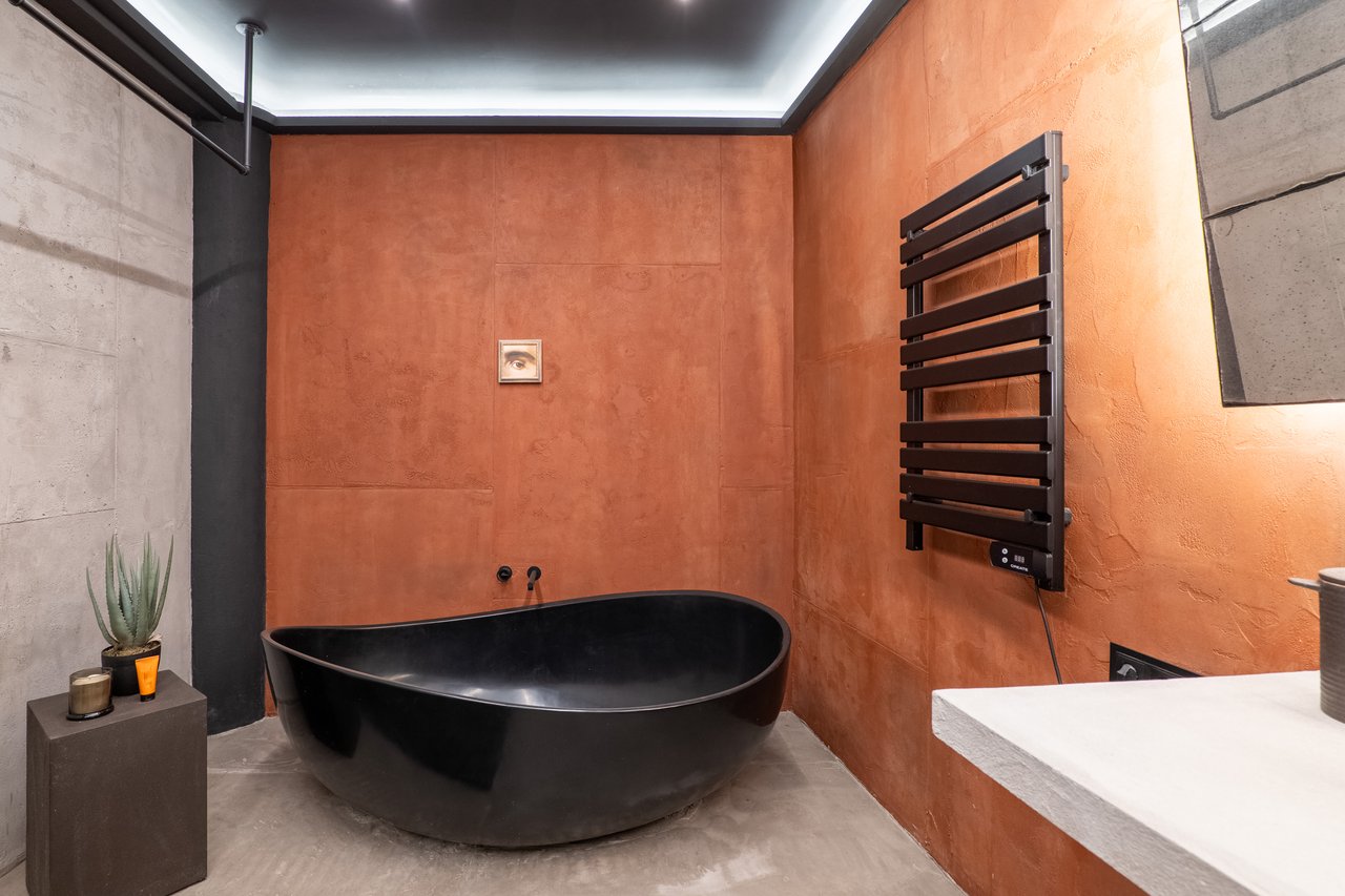 Versatile Loft-Style Living + Office Space in Porto’s Vibrant Art District