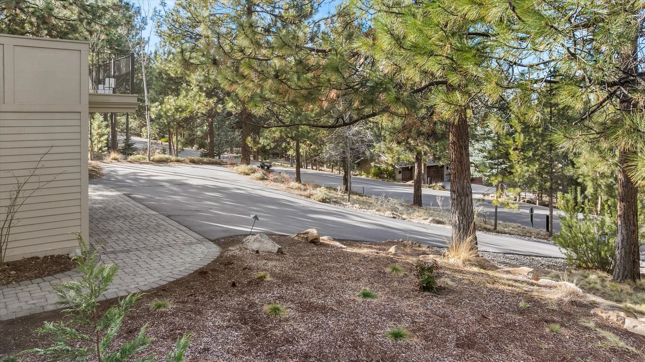 2589 NW Champion Circle