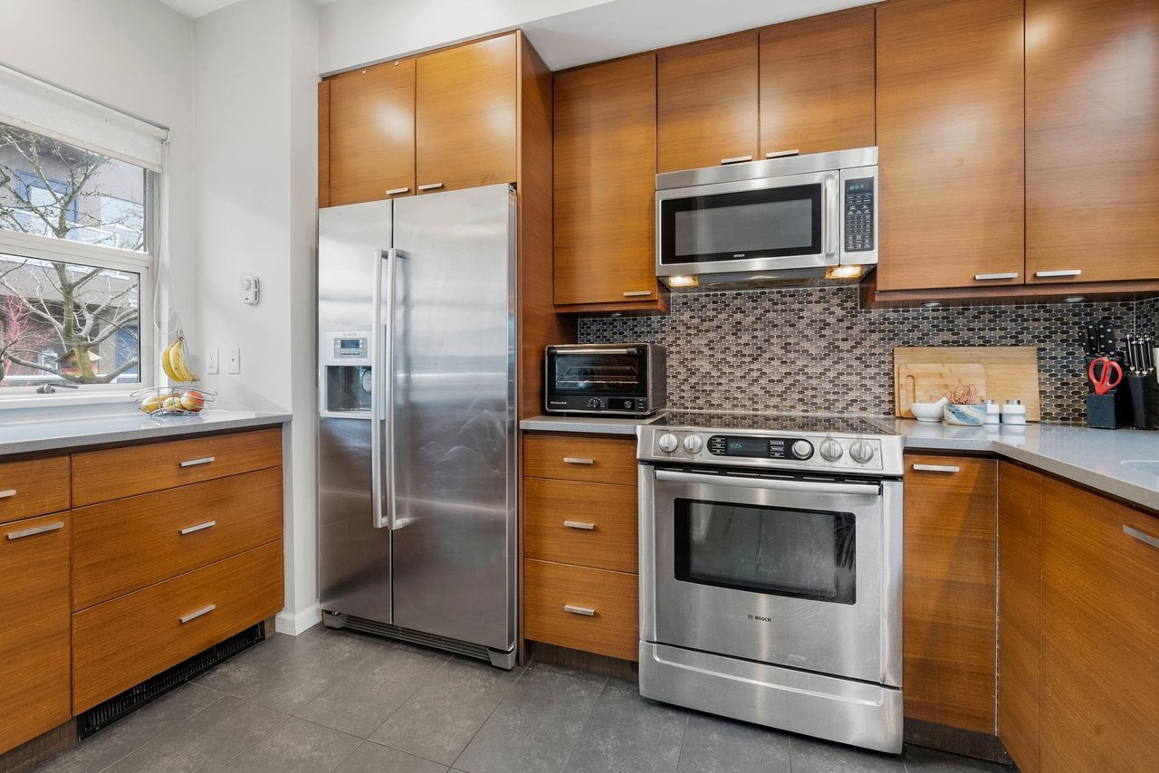 2556 Highbury St, #103