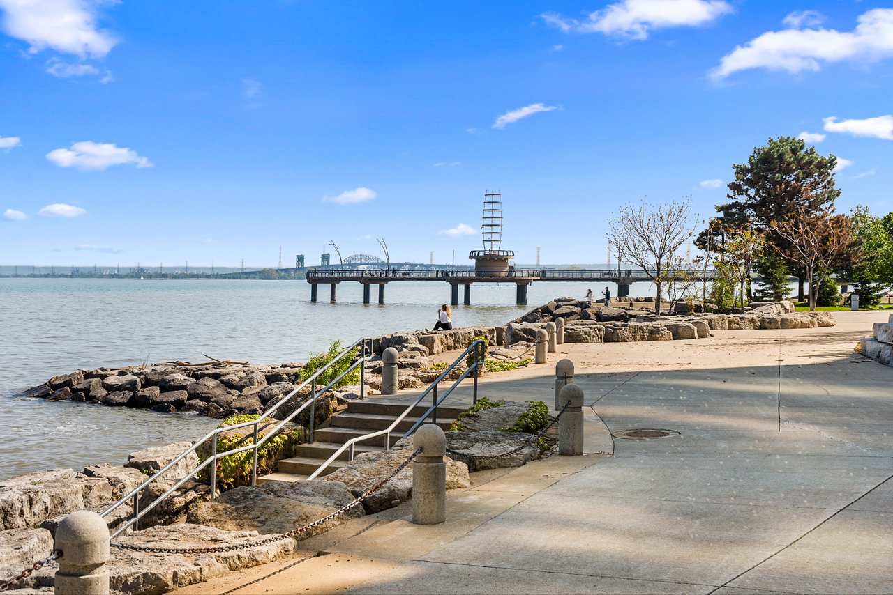 505-2060 Lakeshore Rd