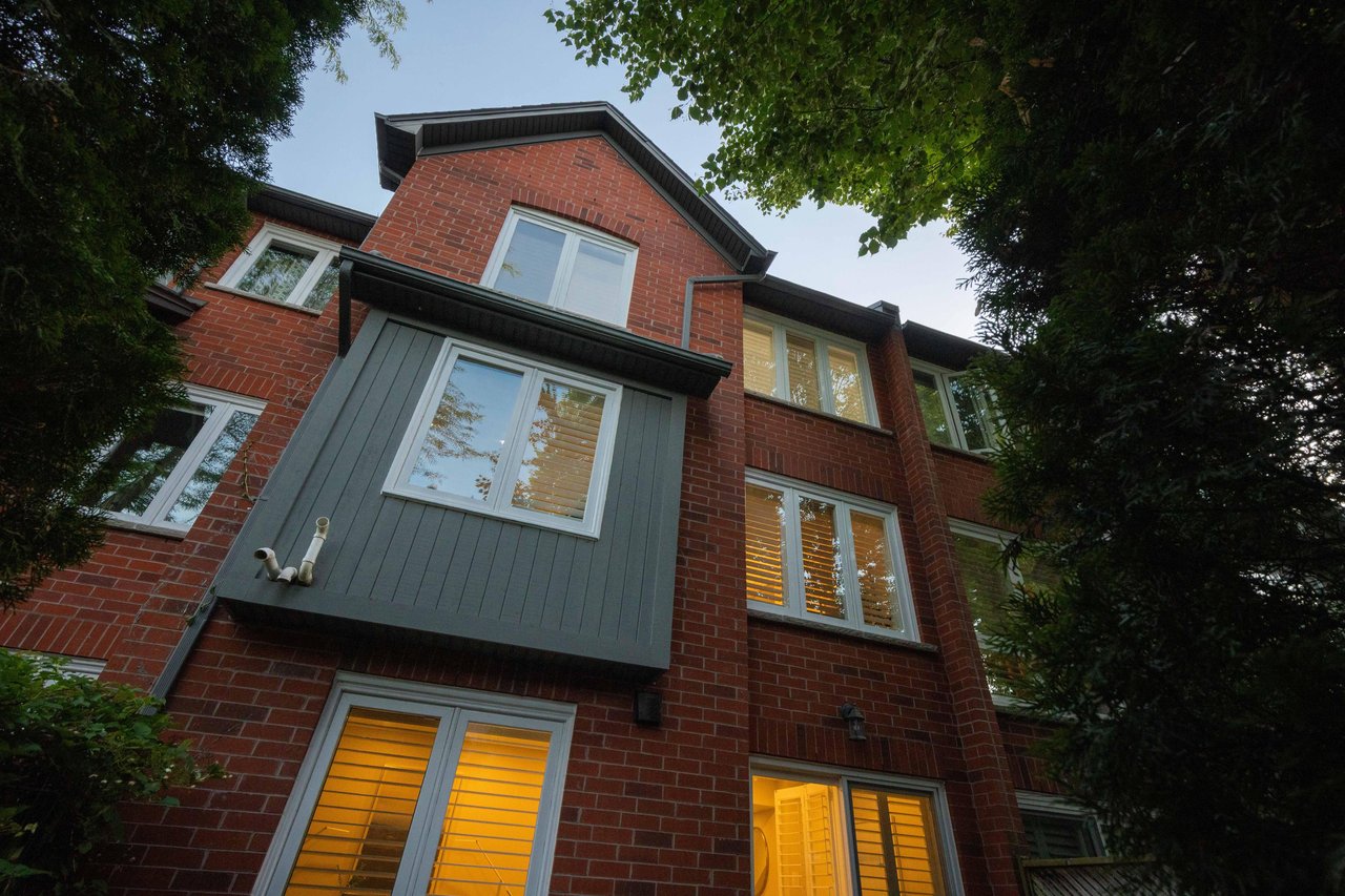 1064 Queen Street W 32A