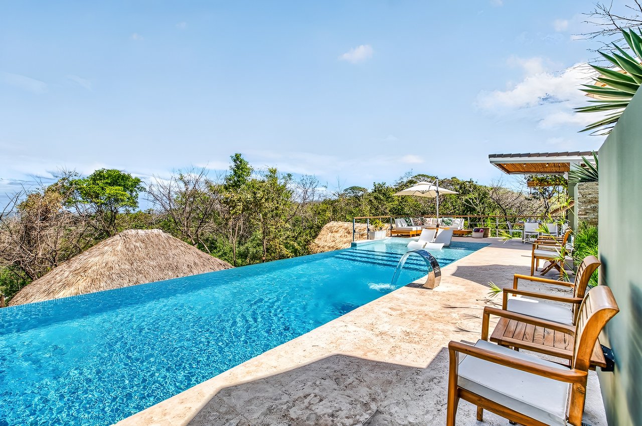 Casa Pochote | Artisan Luxury Villa in Tamarindo | Pool, Jacuzzi & Langosta Beach Club Membership Included