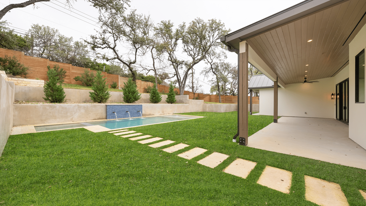 Modern Elegance in Eaves with Pool