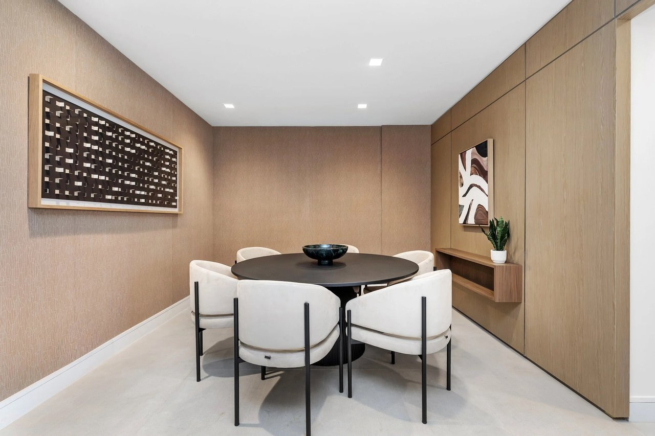 Arbor Coconut Grove private dining room with round table