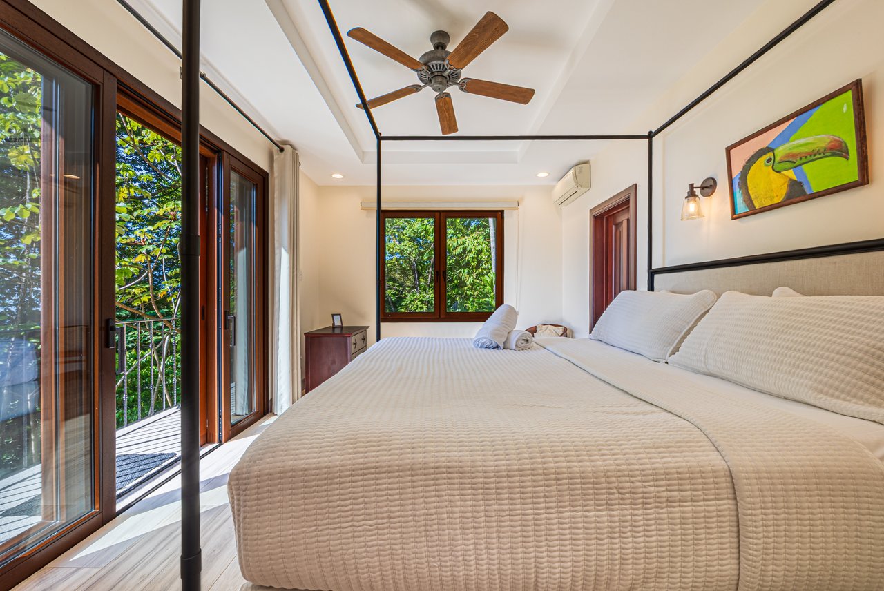 Nido Escondido, Playa Dominical