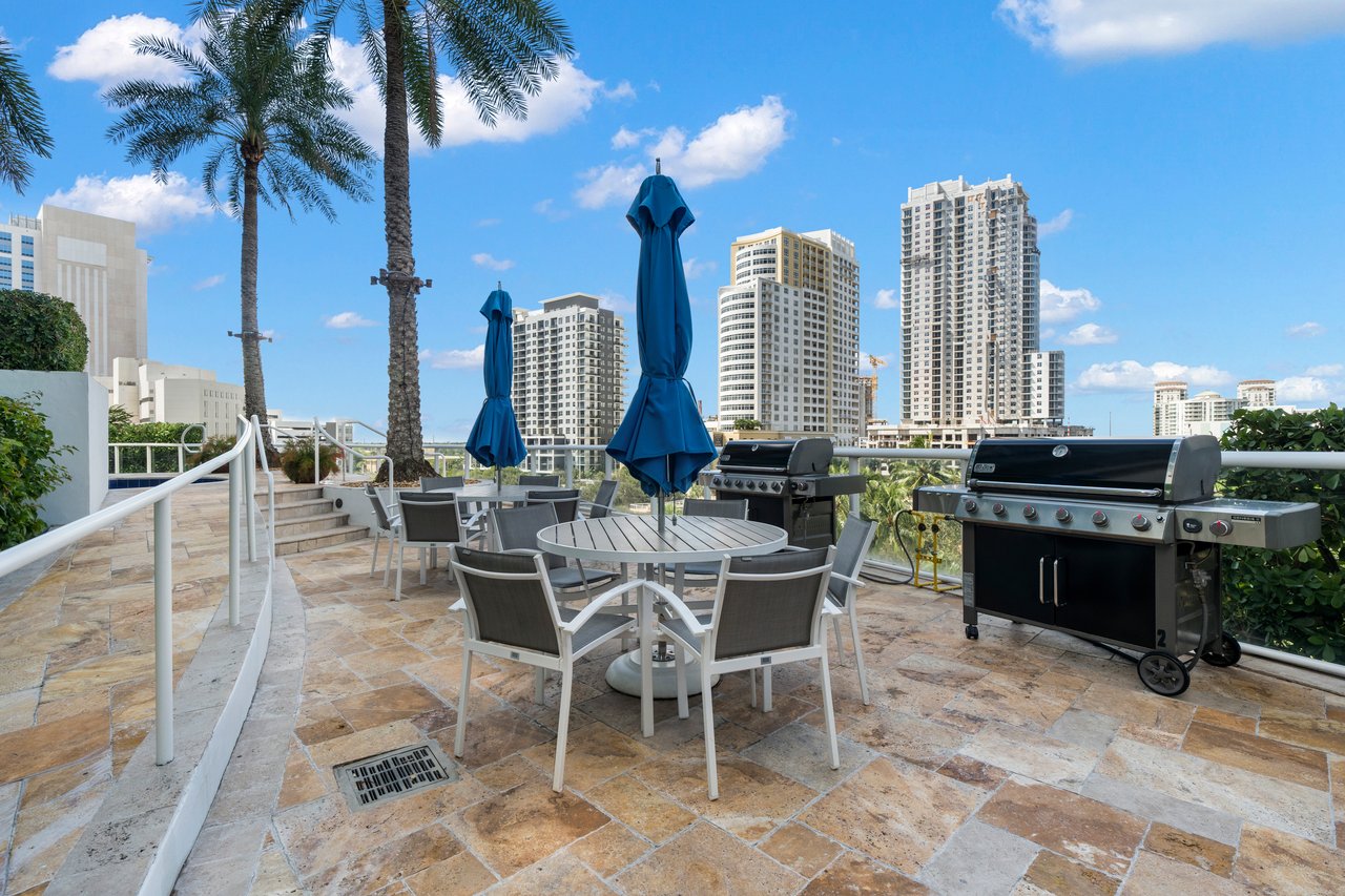 Las Olas River House