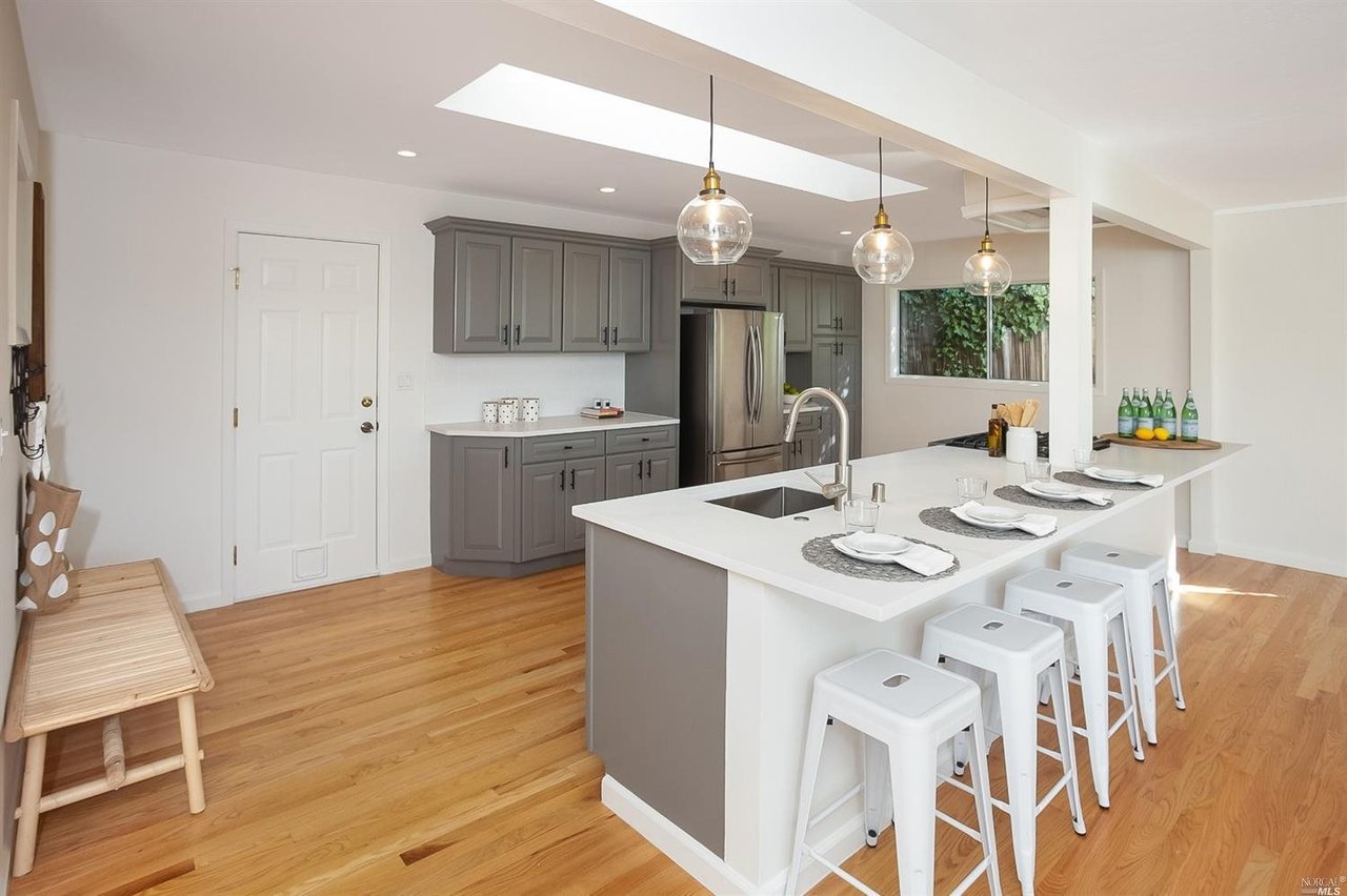 9 Crestwood Dr