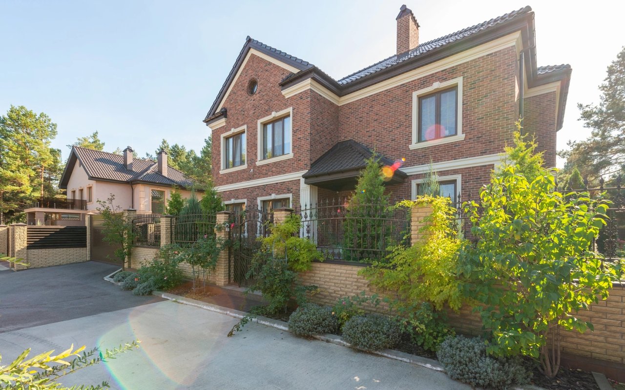 Unveiling the Palette: Selecting Exterior Brick Colors