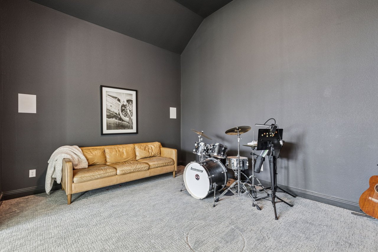 2424 Juniper Ln