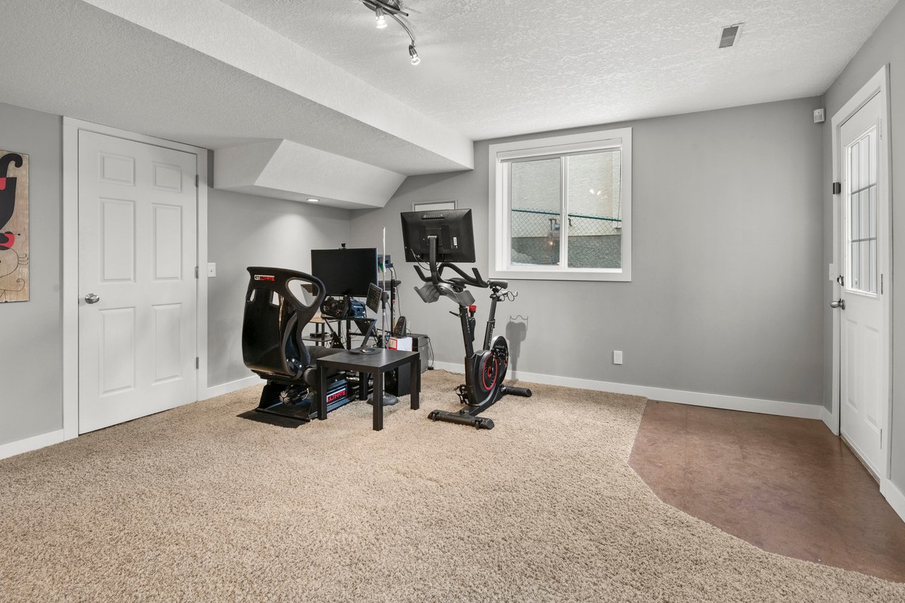 7 Valley Creek Bay NW