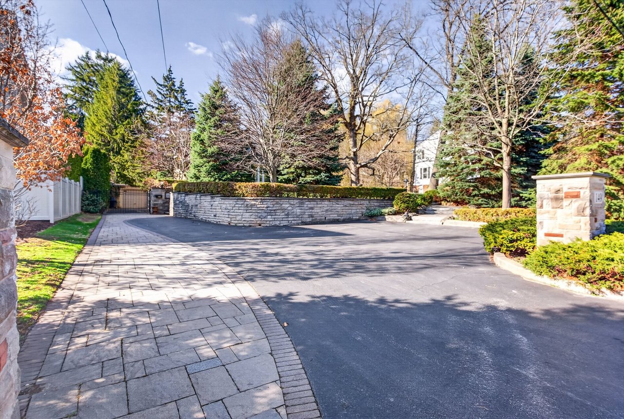  Aldershot Lakeside Elegance