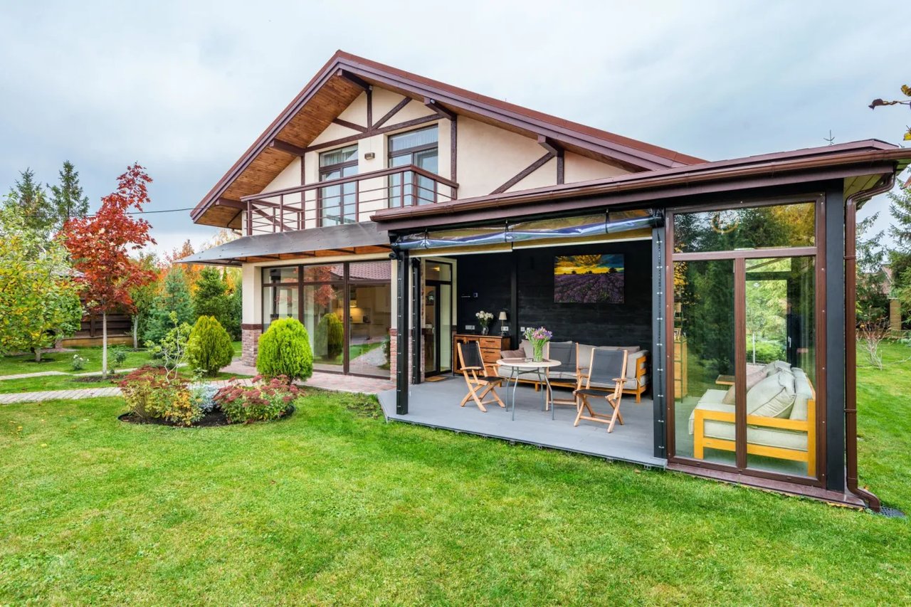 The Benefits of Buying a Home With Extra Space
