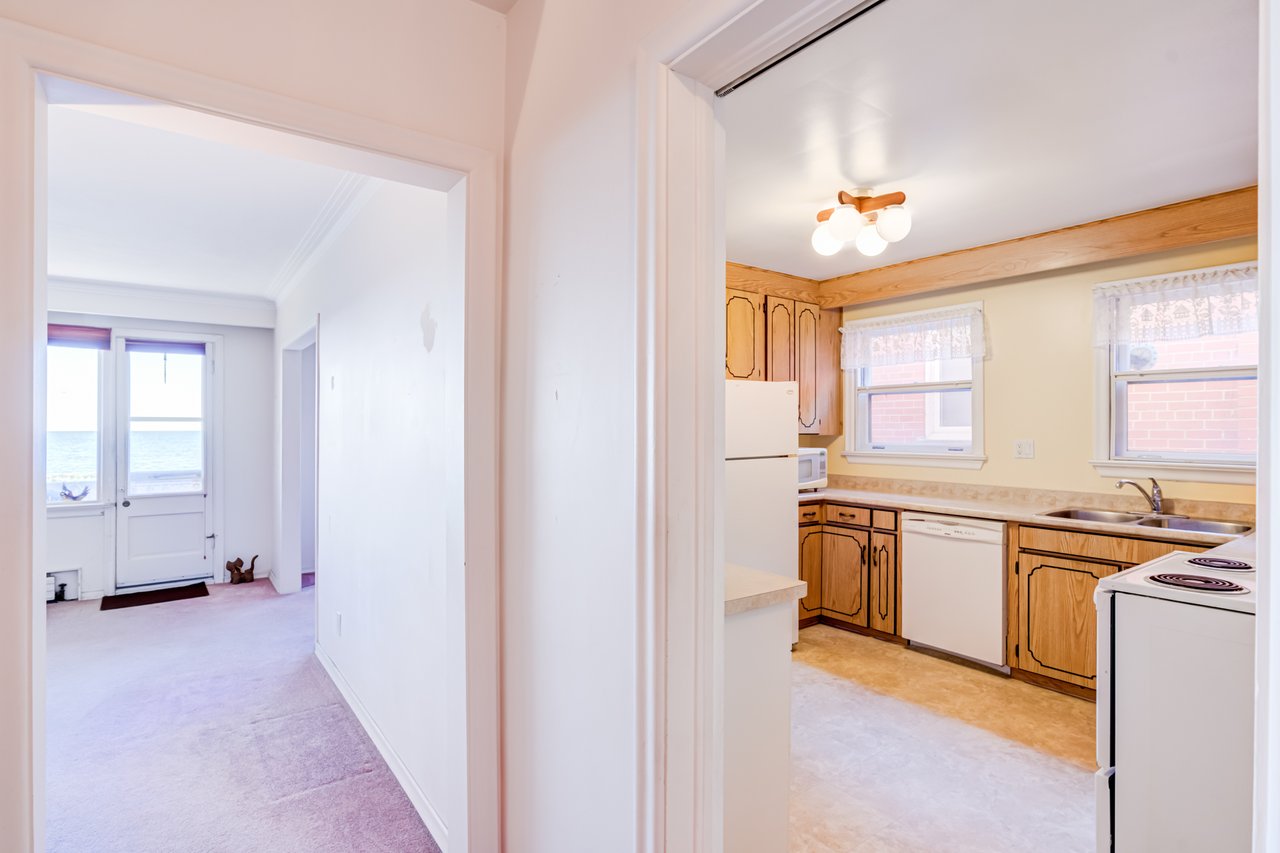 407 Lake Promenade