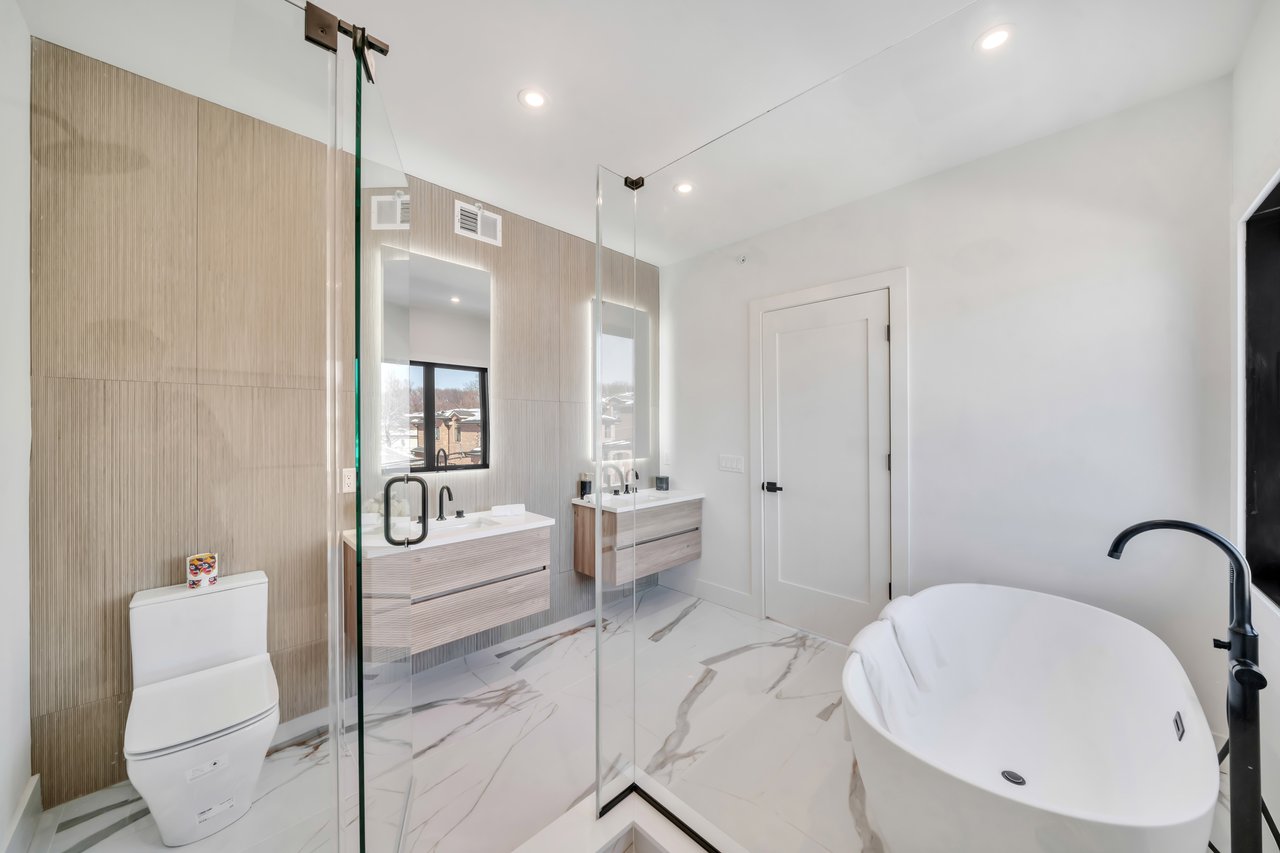 2220 Mackay Avenue B