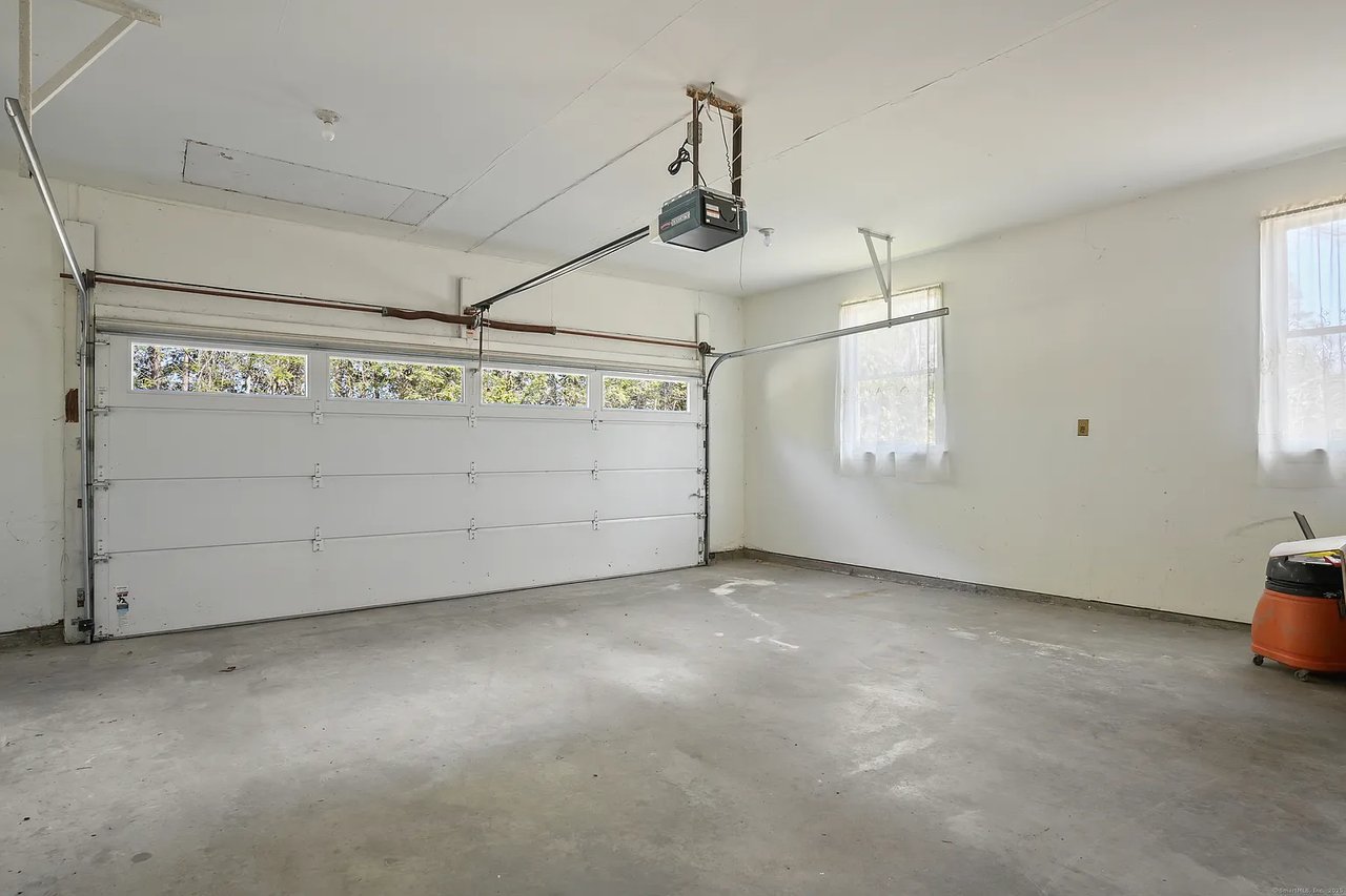 160 Old Hawleyville Rd
