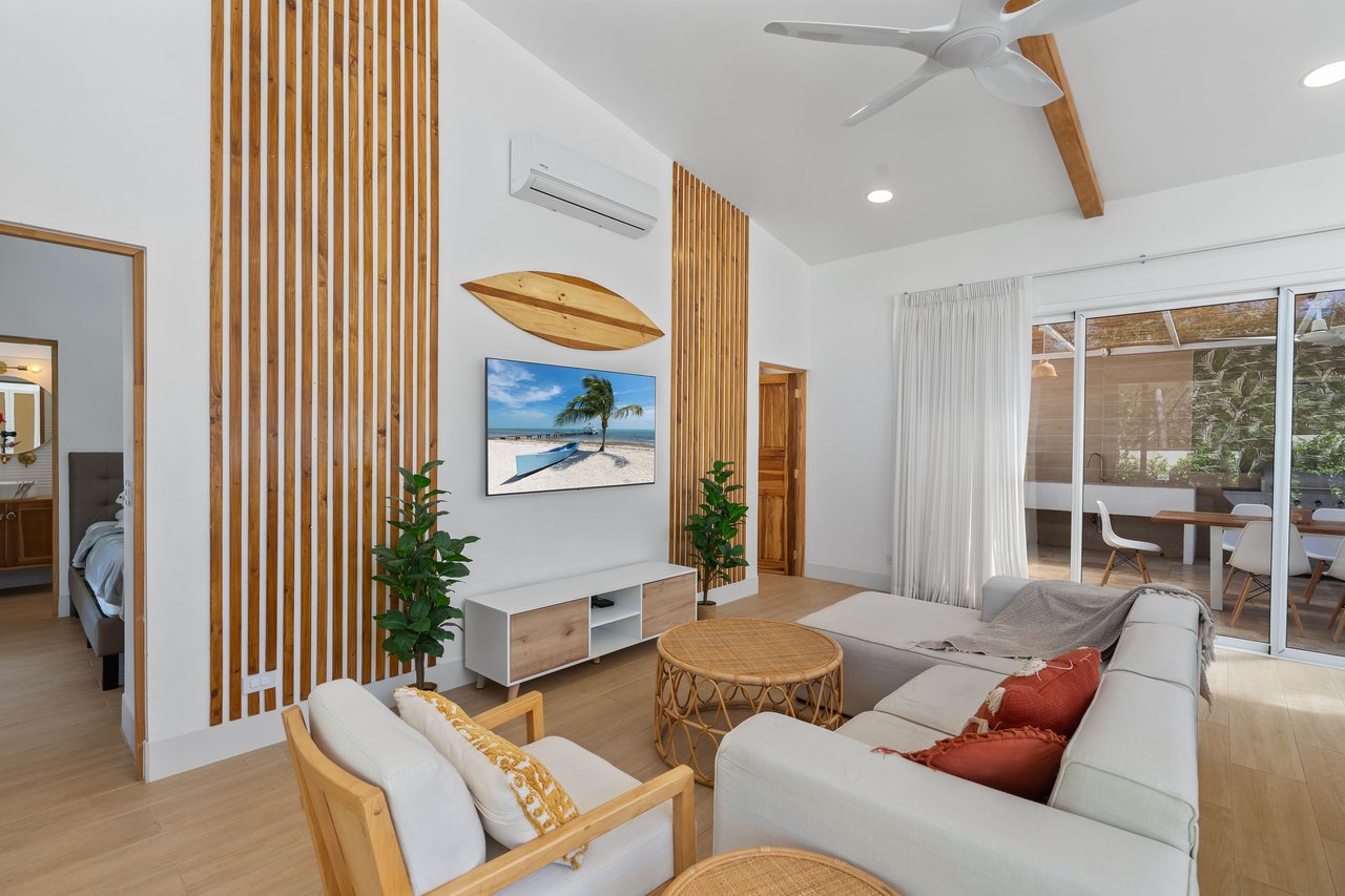 Casa Vista Grande | Lovely Modern Home at the Beach with Space to Build