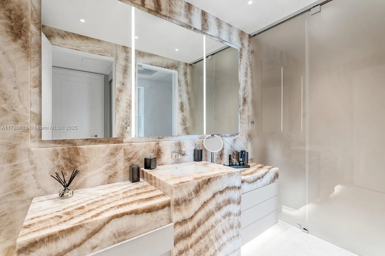 17975 Collins Ave #N701