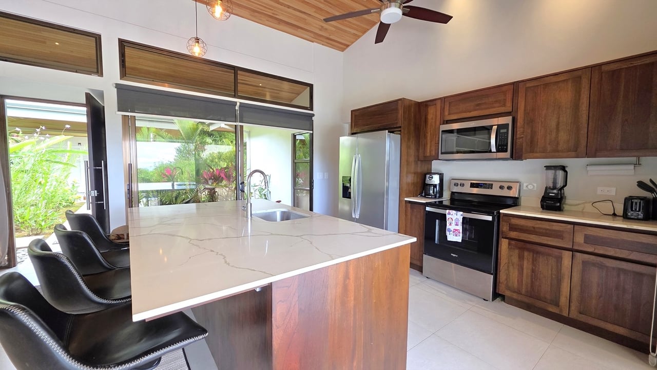 Tropical Turnkey Retreat in Gated Community