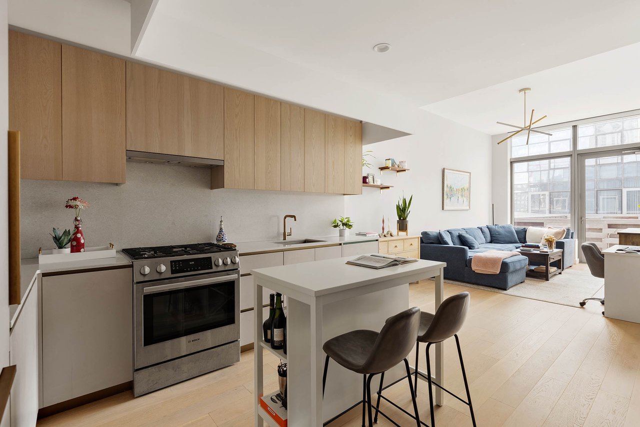 3 Court Square, Unit 533